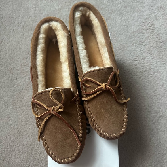 Minnetonka soft bottom slippers - Picture 2 of 3